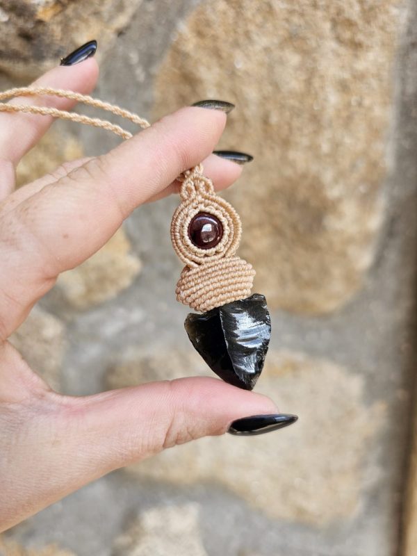 Colgante con  Granate y flecha de Obsidiana