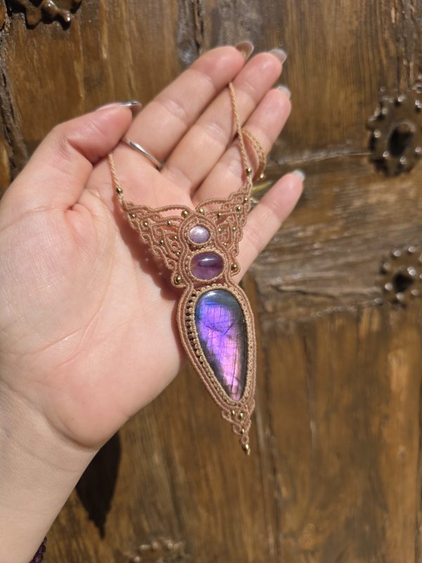 Collar magia violeta