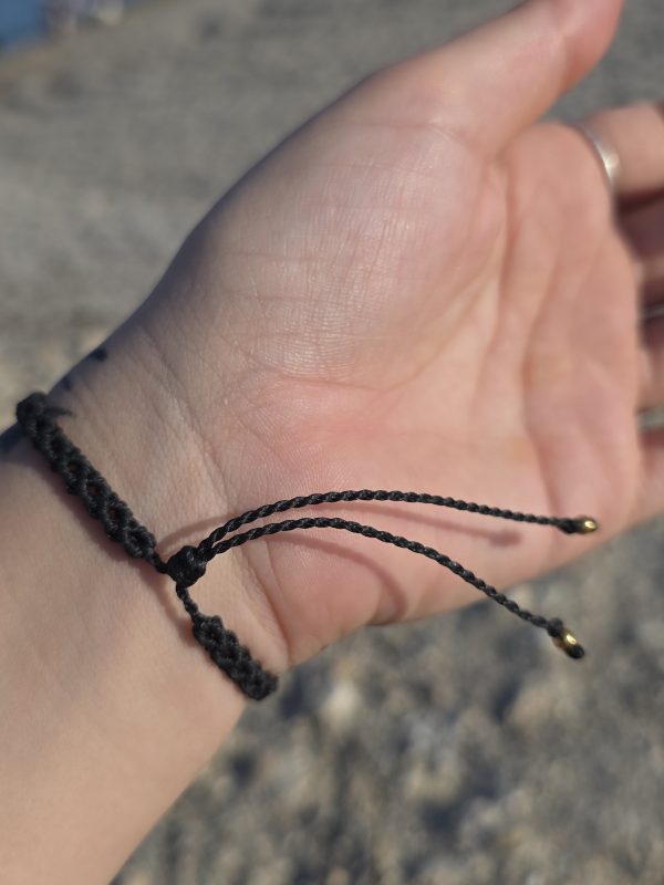 Pulsera granate en latón