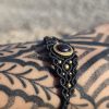 Pulsera granate en latón
