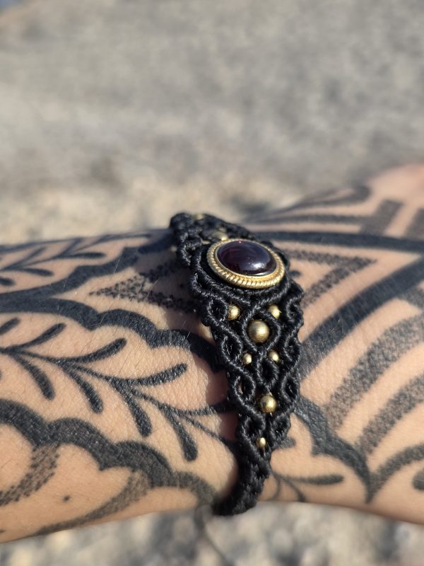 Pulsera granate en latón