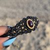 Pulsera granate en latón