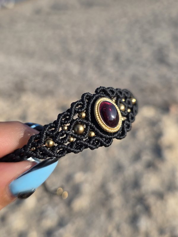 Pulsera granate en latón