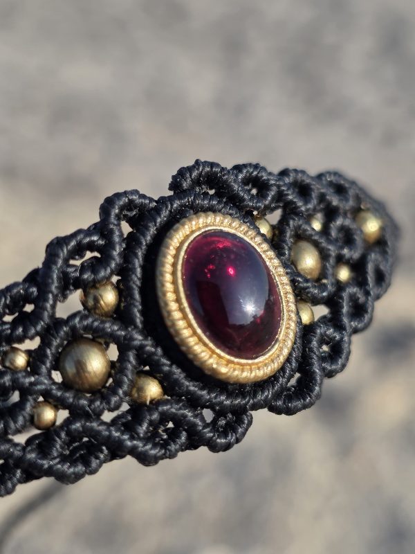 Pulsera granate en latón