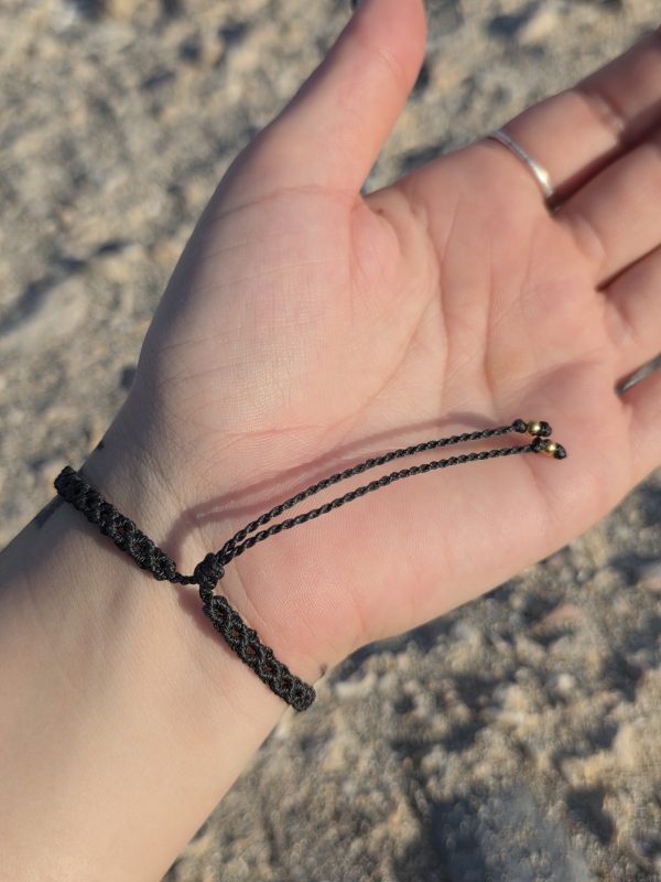 Pulsera granate en latón