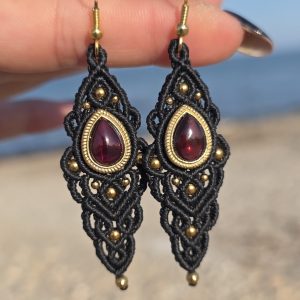 Pendientes con granate en latón