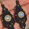 Pendientes con piedra luna en latón