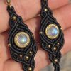 Pendientes con piedra luna en latón