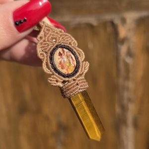 2025/11/1000029630-scaled.jpg Colgante con ópalo de fuego mexicano y punta de ojo de tigre