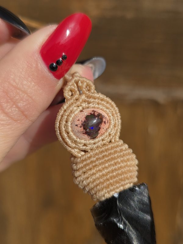 Colgante con ópalo de fuego mexicano y flecha de Obsidiana negra