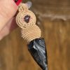 Colgante con ópalo de fuego mexicano y flecha de Obsidiana negra