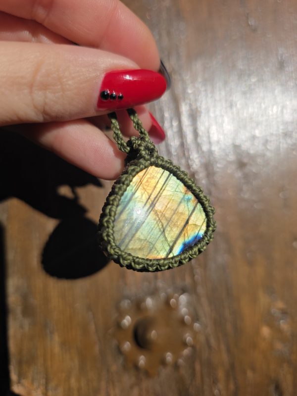 2025/11/1000030050-scaled.jpg Colgante labradorita amarilla