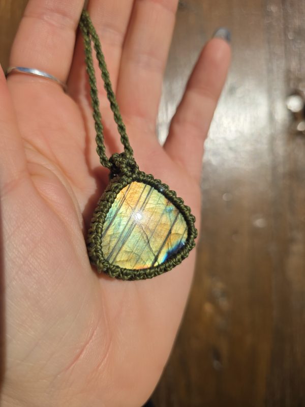 2025/11/1000030052-scaled.jpg Colgante labradorita amarilla