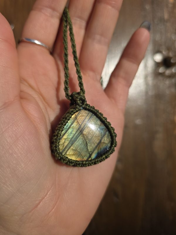 2025/11/1000030054-scaled.jpg Colgante labradorita amarilla