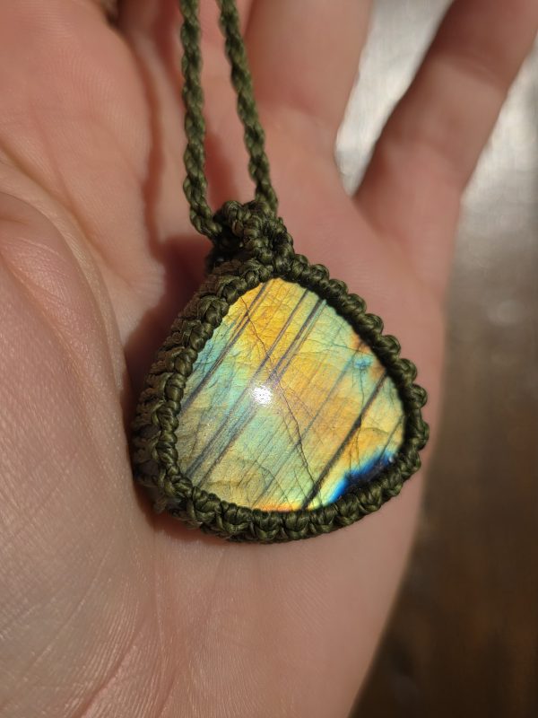 2025/11/1000030056-scaled.jpg Colgante labradorita amarilla